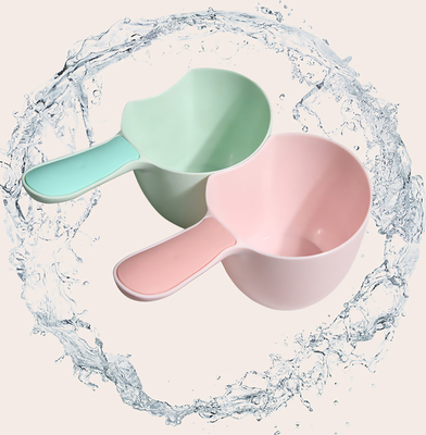 Tazza di risciacquo per shampoo da bagno portatile in plastica con manico per lavaggio dei capelli del bambino