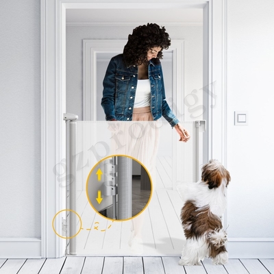 Portone ritrattabile di Mesh Gate Extra Wide dell'ABS di multi allungamento staccabile facile a 71 pollici ritrattabile di direttiva per i cani fuori
