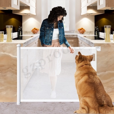 Portone ritrattabile di Mesh Gate Extra Wide dell'ABS di multi allungamento staccabile facile a 71 pollici ritrattabile di direttiva per i cani fuori